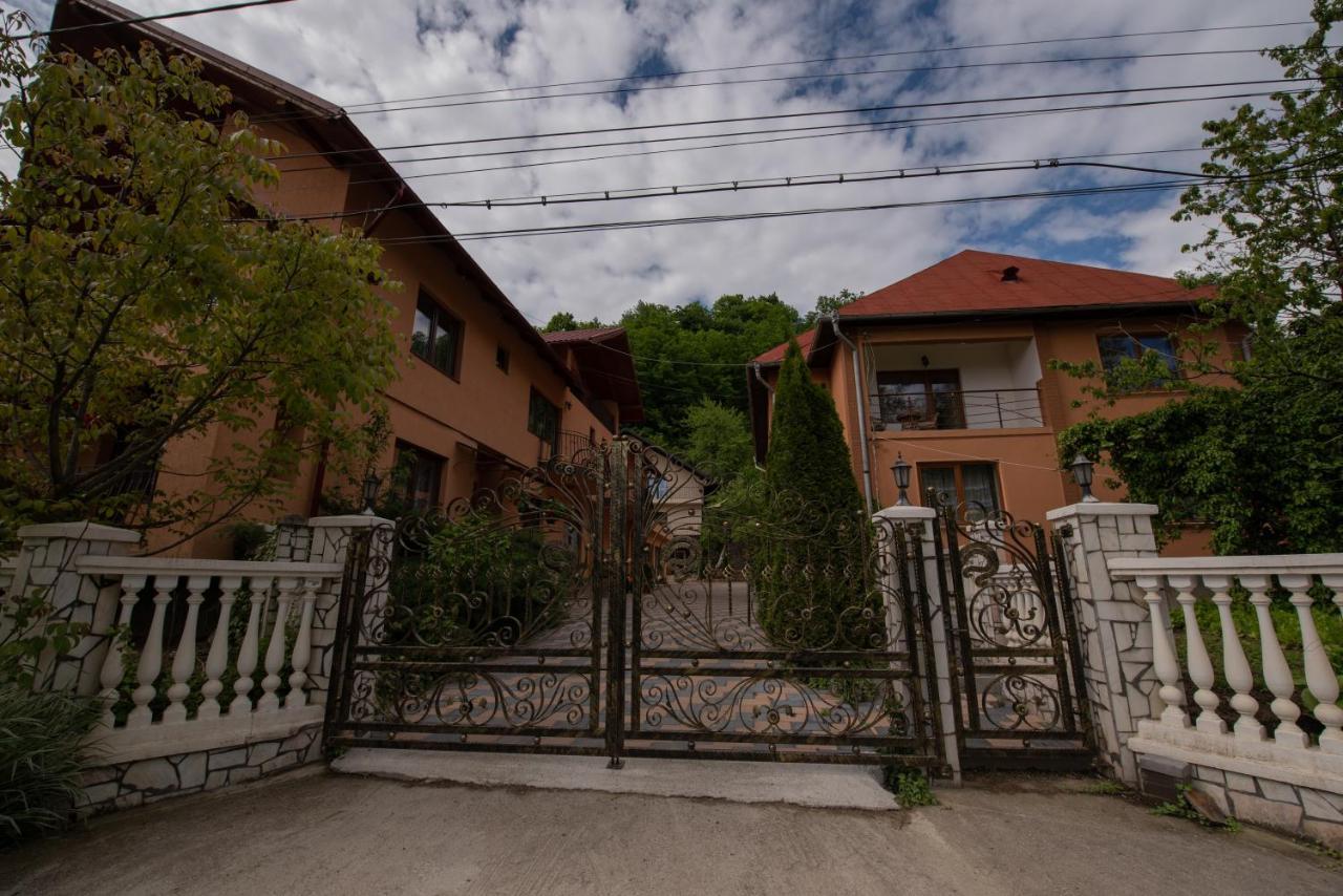 Dupa Apa La Razvan Sighetu Marmaţiei Esterno foto