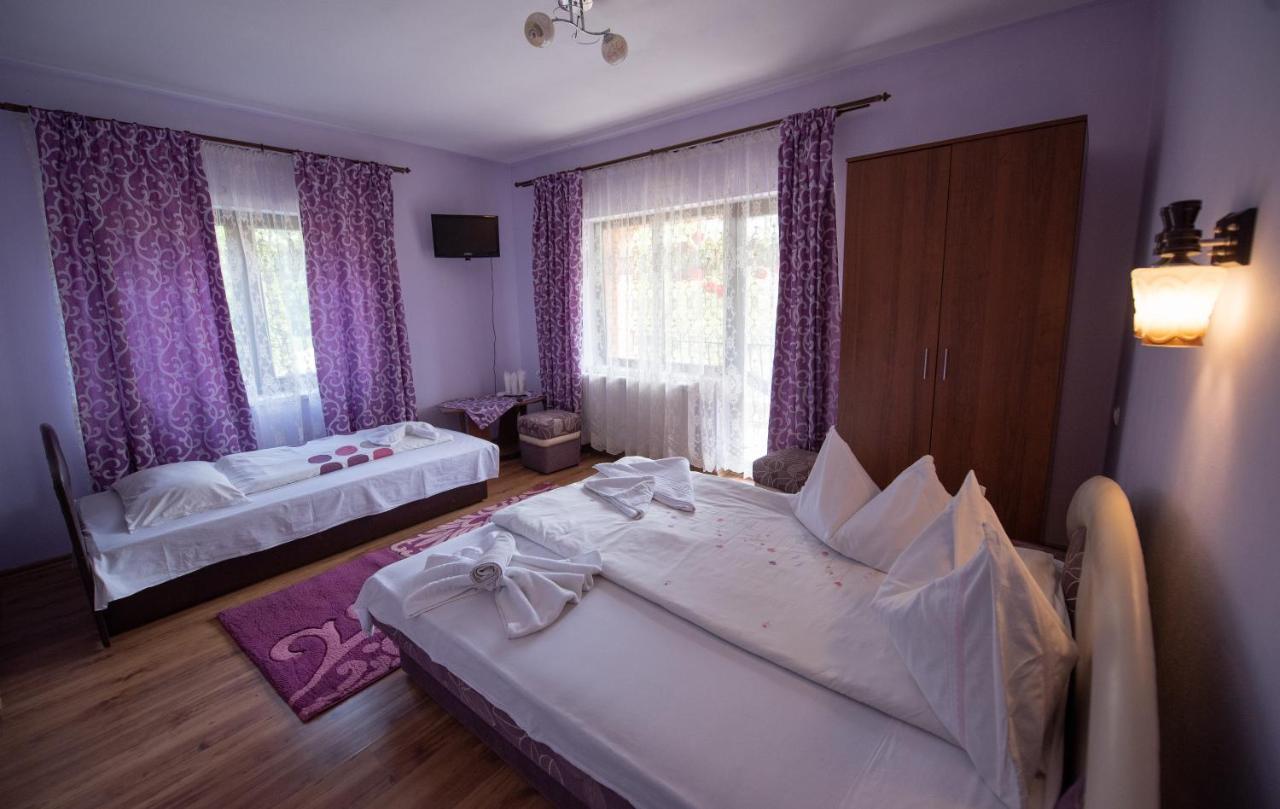 Dupa Apa La Razvan Sighetu Marmaţiei Esterno foto