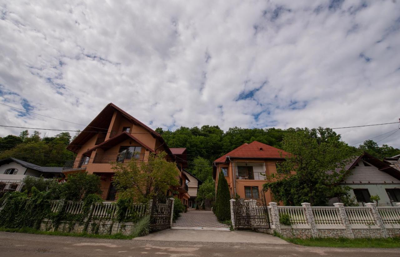 Dupa Apa La Razvan Sighetu Marmaţiei Esterno foto
